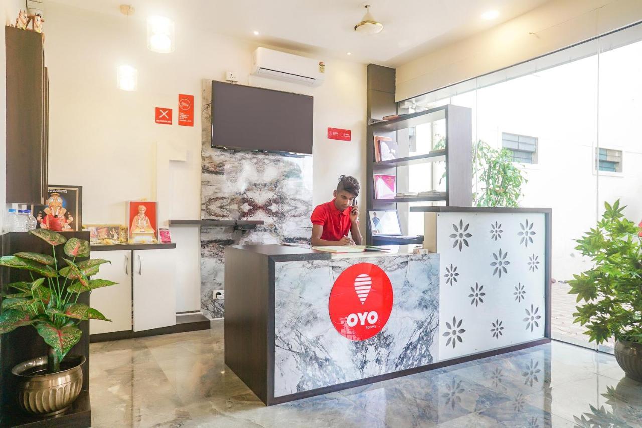 Oyo 15741 Z Inn Phursungi Exterior photo